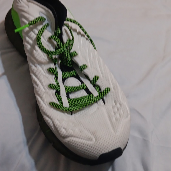 SNEAKERS - Picture 2 of 4